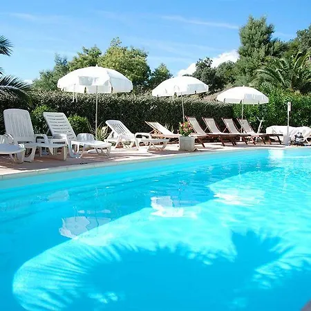 Hotel Tricoli Avec Piscine Les Issambres