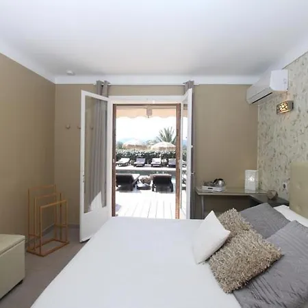 Tricoli Avec Piscine Hotel