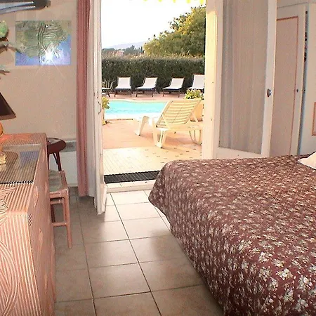 Tricoli Avec Piscine Hotel 5*