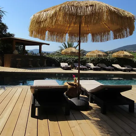 Tricoli Avec Piscine Hotel