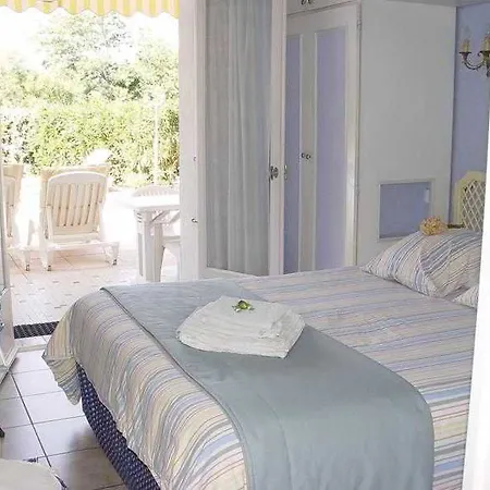 Tricoli Avec Piscine Hotel