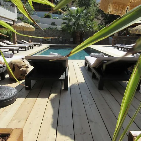 Tricoli Avec Piscine Hotel 5*