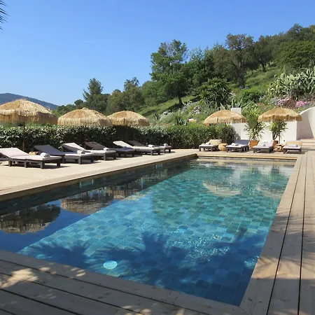 Tricoli Avec Piscine