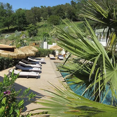 Tricoli Avec Piscine Hotel